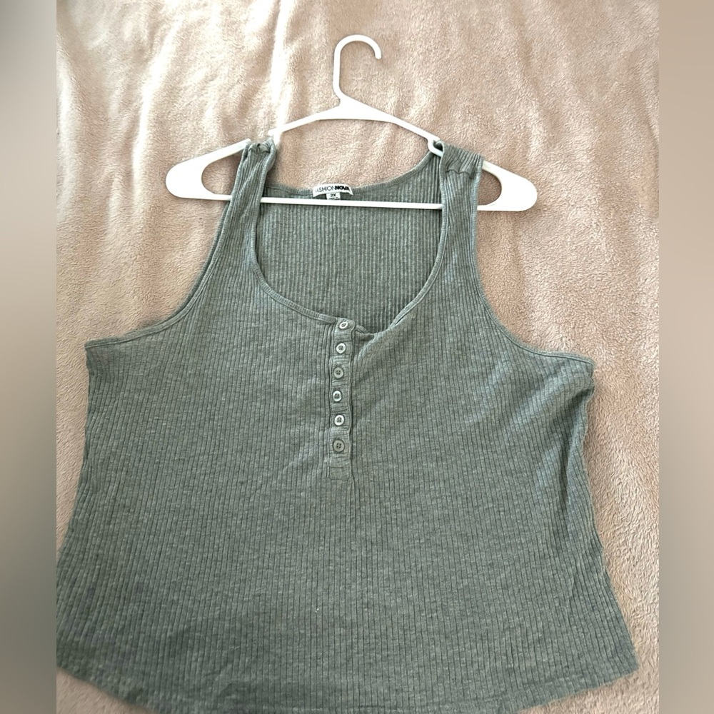 women’s cropped tank